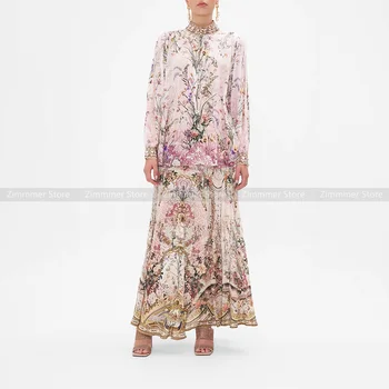 Весенний новый женский костюм в курортном стиле 2024 года из светло-роскошного розового шелка с цветочным принтом, топ с высоким воротом и длинными рукавами + полупальто