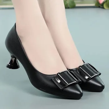 Женские туфли Paws - это высокие классические туфли на высоком квадратном каблуке розово-красного цвета с удобными каблуками для вечеринок и повседневными черными кожаными туфлями