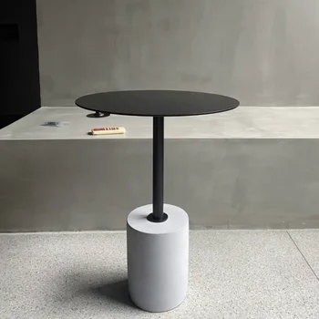 Круглый обеденный журнальный столик черного цвета в центре со стороны гостиной Небольшой столик из бетона Патио ресторана Салон Meuble Современная мебель